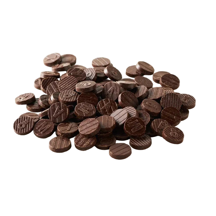 Mörka bruna chokladkapslar med präglat mönster från Madagaskar 70%