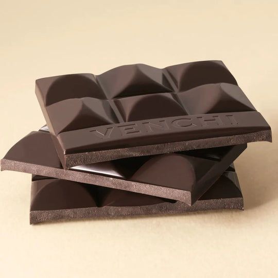 Venchi 85% mörk chokladkaka med blank yta och inpräglat VENCHI-logotyp