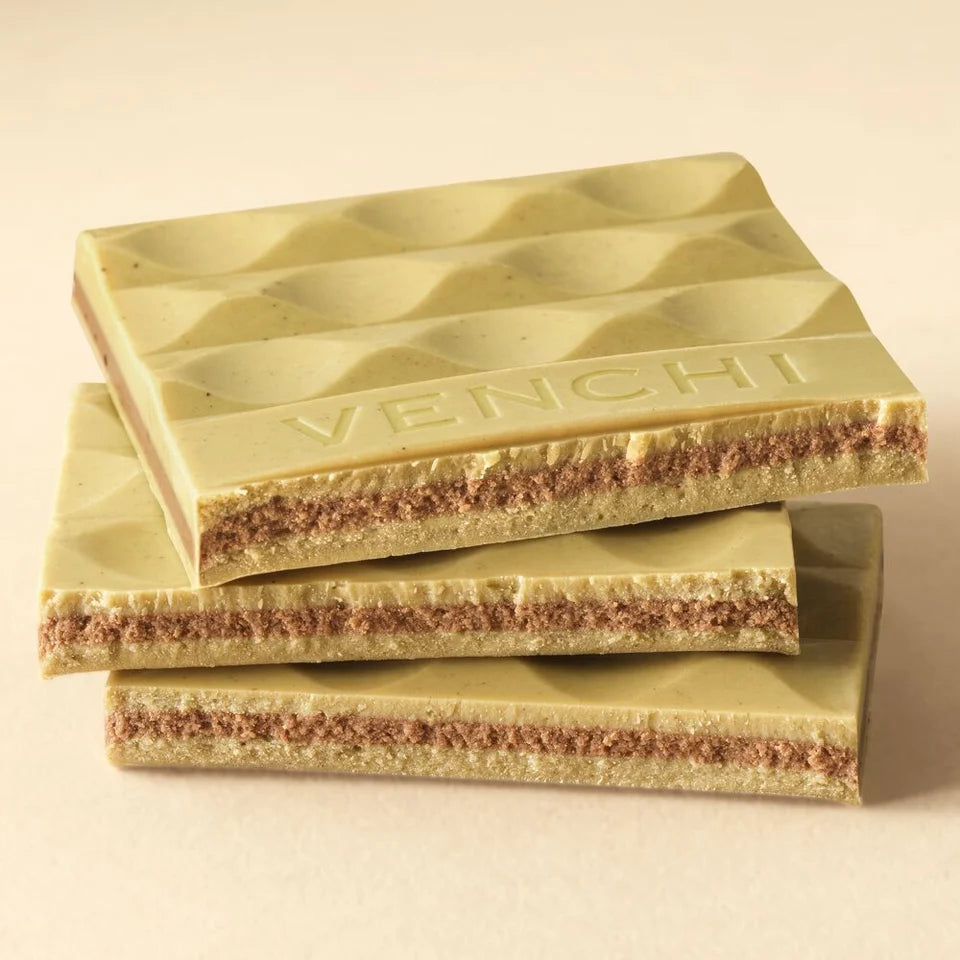 Bruten Venchi pistagechoklad som visar giandujakärna