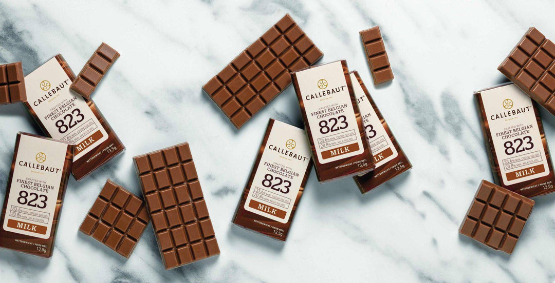 Scattered Callebaut 823 Milk chocolate bars and wrappers