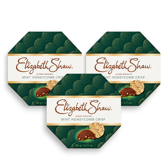 Tre Elizabeth Shaw mörk chokladmint askar i triangel formation
