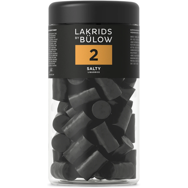 Närbild på Lakrids By Bülow No.2 Salty lakritsstickor i förpackning