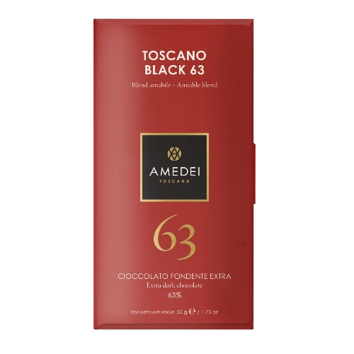 Chokladshopen Amedei Toscano Black 63% mörk chokladkaka i en elegant röd förpackning med gulddetaljer.