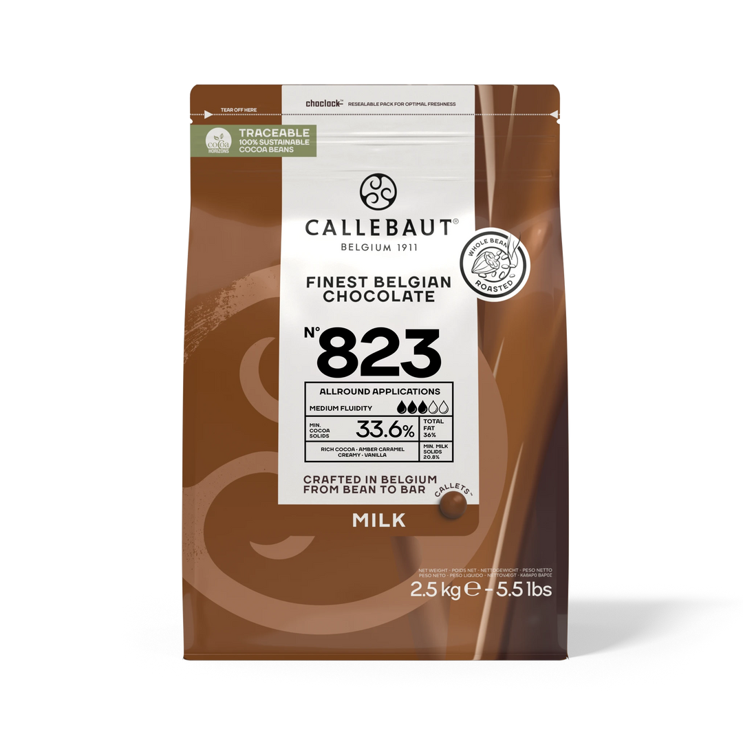 Chokladshopen Callebaut 823 mjölkchoklad 33,6% i 2,5 kg förpackning för professionell bakning och praliner.
