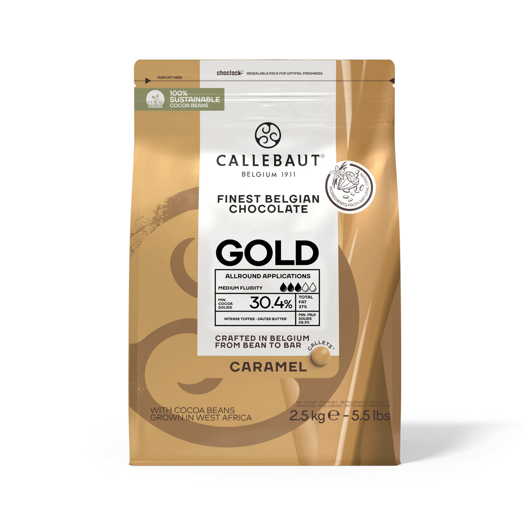 Chokladshopen Callebaut Gold karamelliserad vit choklad i 2,5kg påse med 30,4% kakaohalt för bakning och praliner.