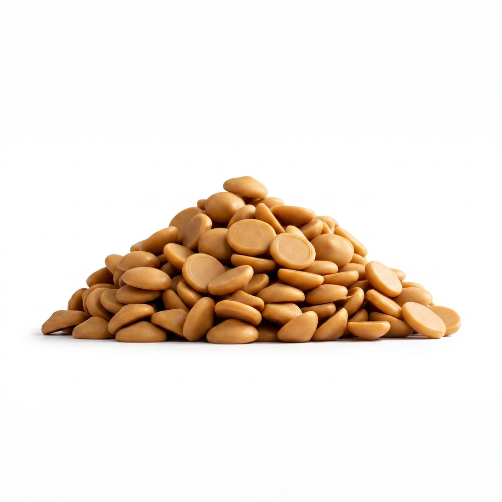 Chokladshopen Callebaut Gold karamelliserad vit choklad i form av små runda pellets med gyllene färg.