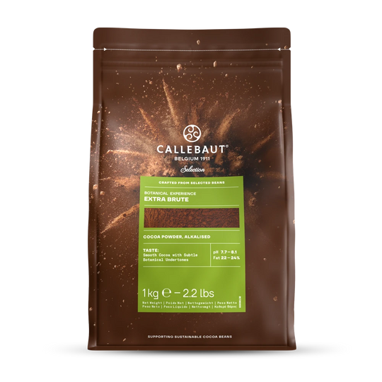 Chokladshopen Callebaut Botanical Extra Brute kakaopulver i 1 kg förpackning med mörk, fyllig kakaokaraktär.