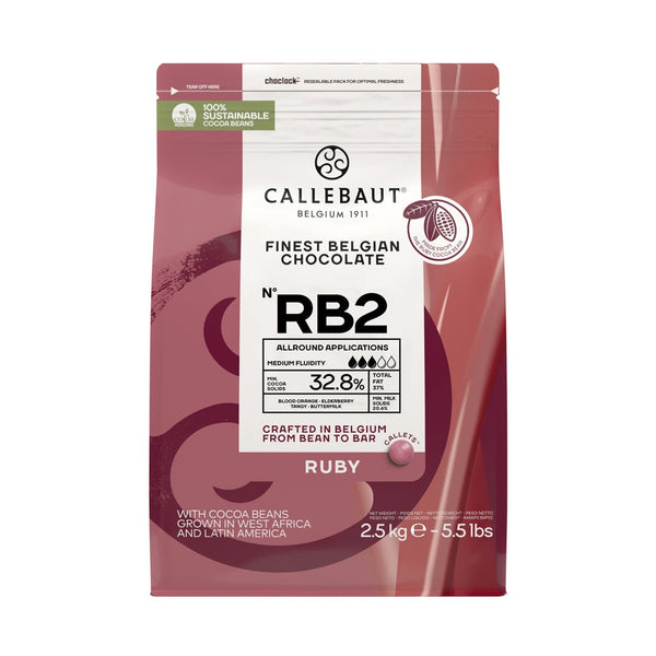 Chokladshopen Callebaut RB2 Ruby choklad i 2,5 kg påse med rosa chokladknappar för bakning och desserter.