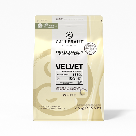 Chokladshopen Callebaut Velvet vit choklad 32% i 2,5 kg förpackning med professionella chokladpellets för bakning.