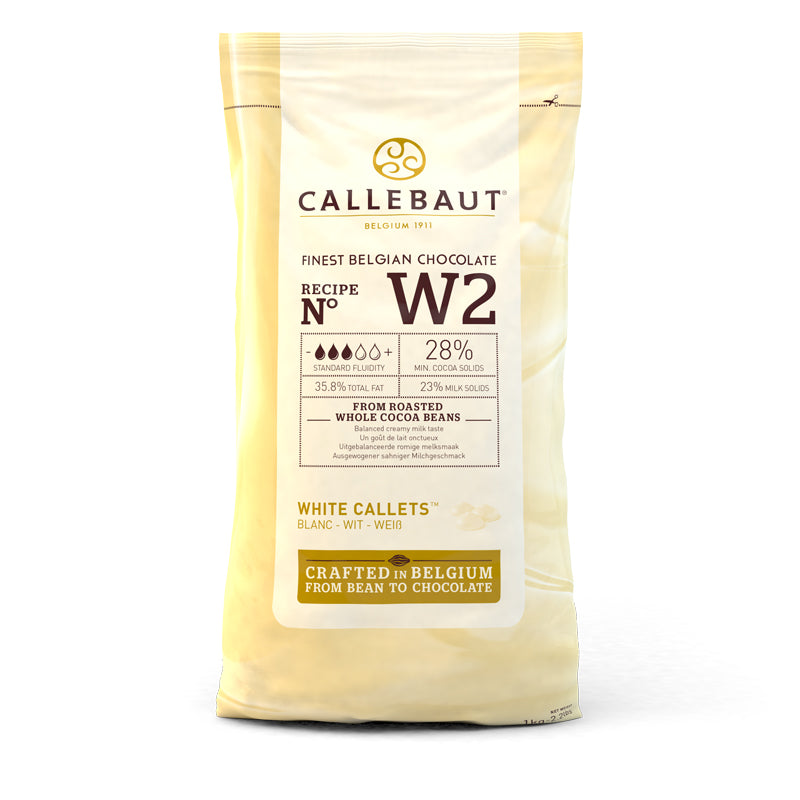 Chokladshopen Callebaut W2 vit chokladcouvertyr i 1kg förpackning med chokladpellets för bakning och praliner.