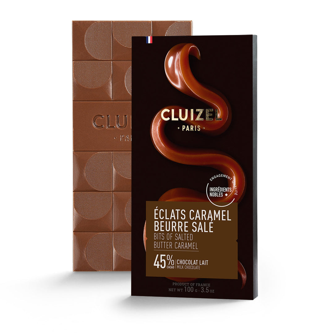 Chokladshopen Cluizel mjölkchokladkaka med 45% kakao och krispiga bitar av salt karamell i elegant förpackning.