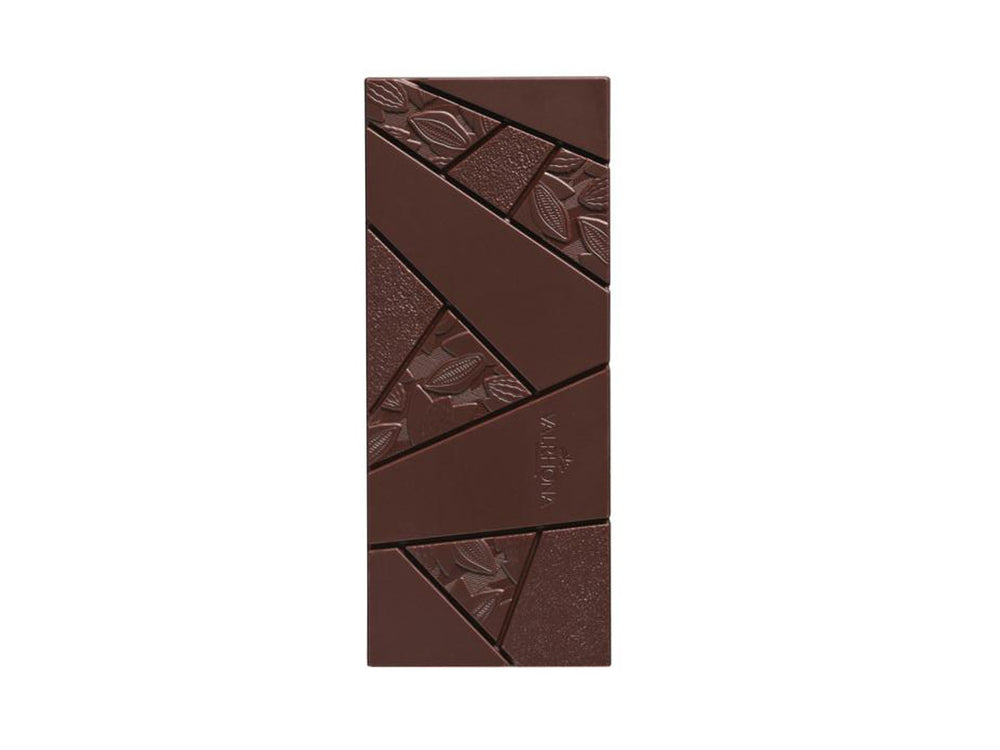 Chokladshopen Valrhona Araguani 100% mörk chokladkaka med dekorativa kakaomönster från Venezuela.