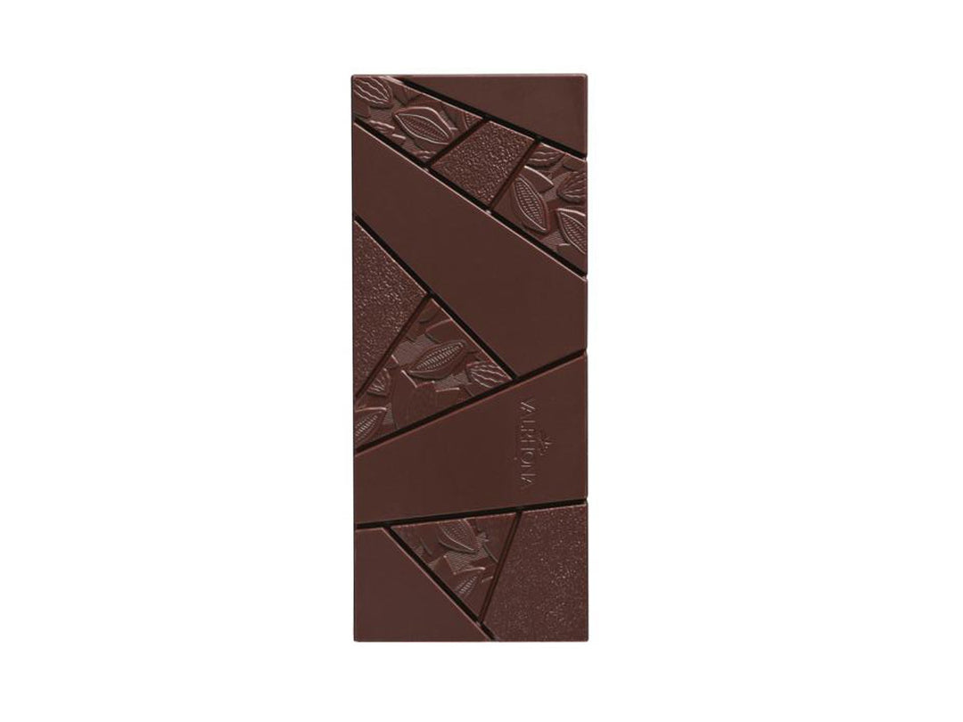 Chokladshopen Valrhona Araguani 100% mörk chokladkaka med dekorativa kakaomönster från Venezuela.