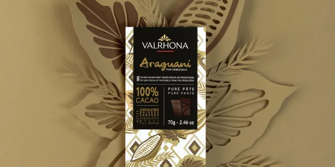 Chokladshopen Valrhona Araguani 100% mörk chokladkaka från Venezuela med dekorativt mönster