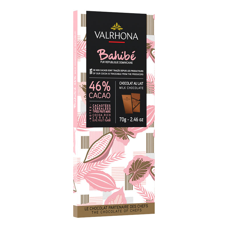 Chokladshopen Valrhona Bahibe 46% mjölkchokladkaka på 70g med dekorativt mönster av kakaobönor och blad