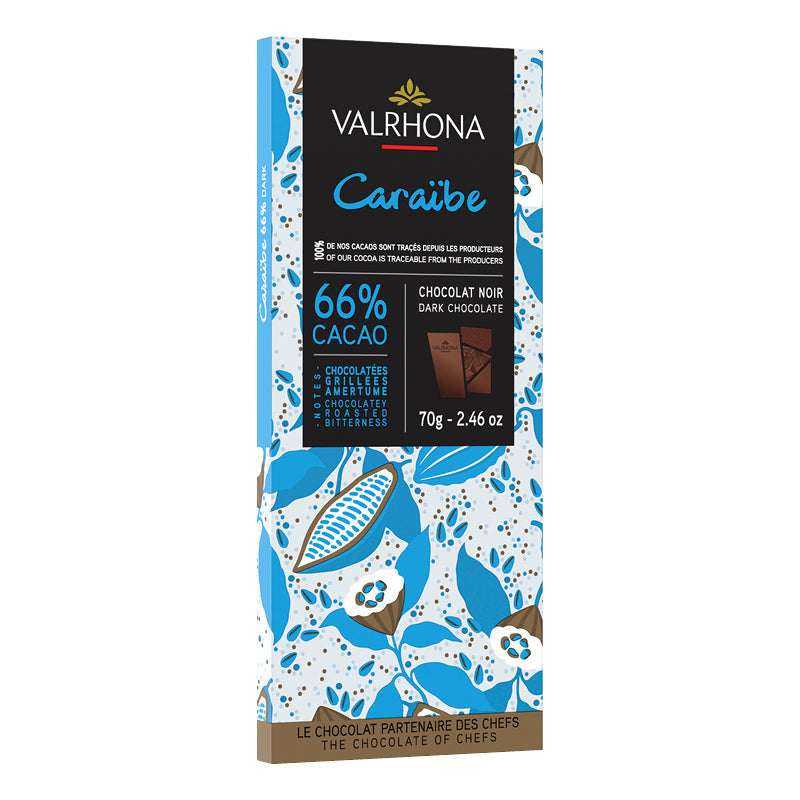 Chokladshopen Valrhona Caraïbe 66% mörk chokladkaka med blått mönster och toner av torkad frukt och vanilj