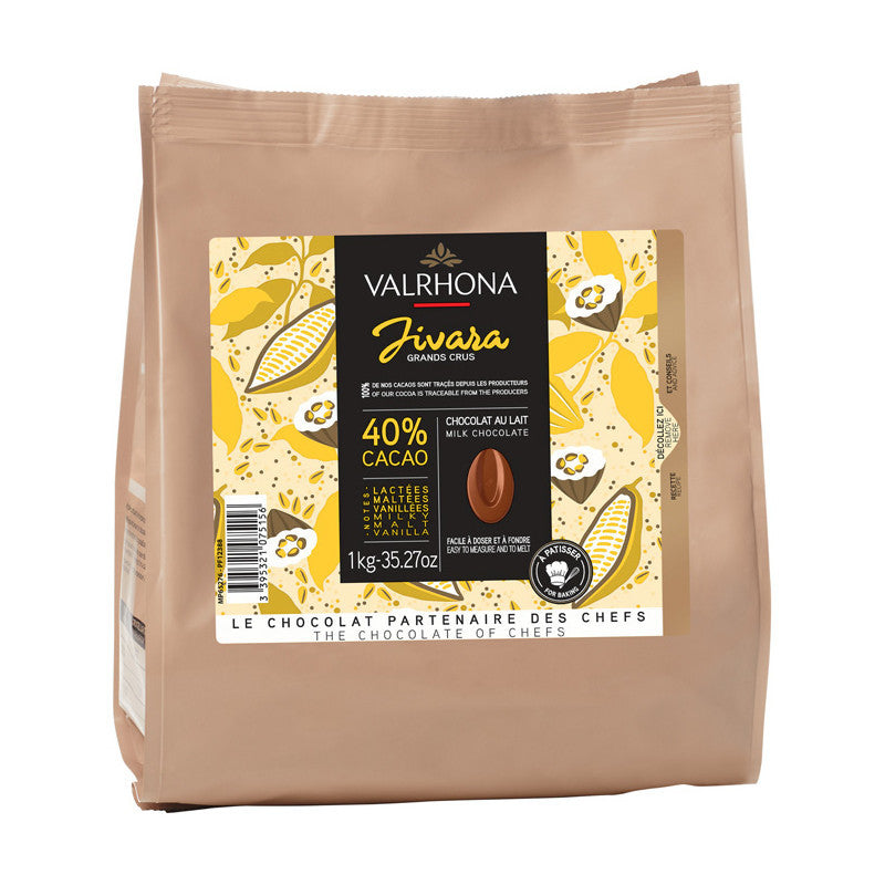 Chokladshopen Valrhona Jivara 40% mjölkchoklad i en 1 kg påse med gul och brun etikett för bakning och desserter