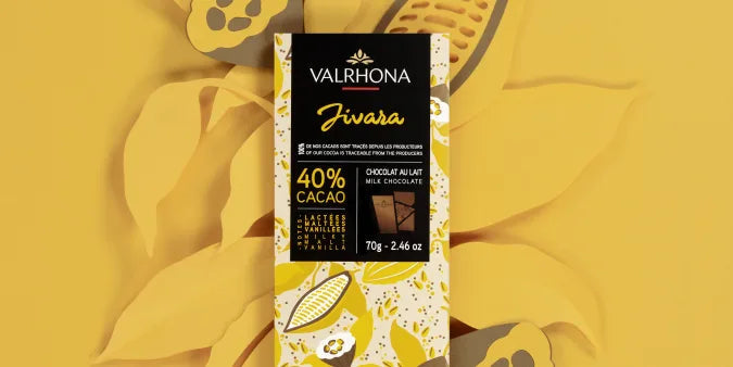 Chokladshopen Valrhona Jivara 40% mjölkchokladkaka med krämiga toner av vanilj och malt i gul förpackning