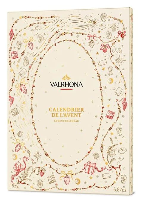 Chokladshopen Valrhona julkalender med elegant juldekoration i guld och rött på en krämfärgad bakgrund.