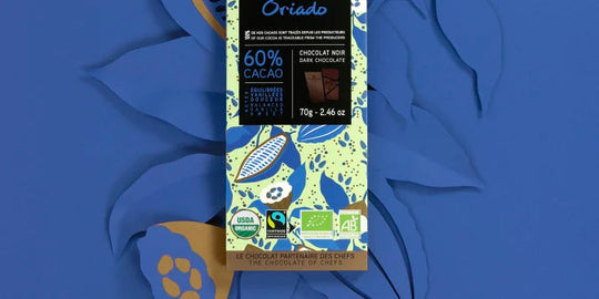 Chokladshopen Valrhona Oriado 60% ekologisk mörk chokladkaka med fruktig smak i dekorativt mönstrat papper