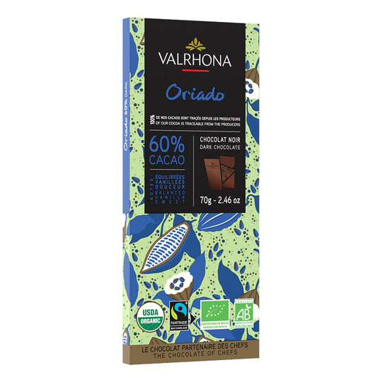 Chokladshopen Valrhona Oriado 60% ekologisk mörk chokladkaka med blått mönstrat papper